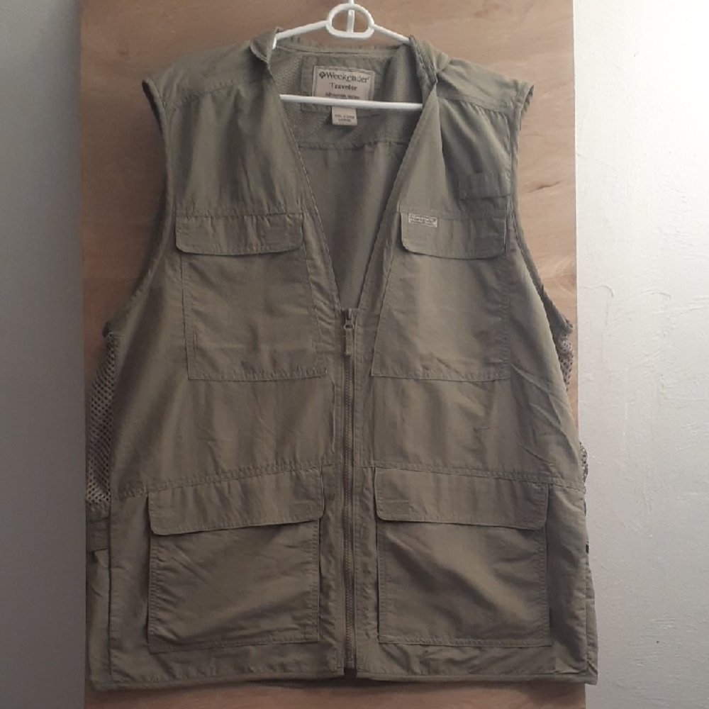 Weekenders Khaki Men's Hiking Or Fishing Outdoor Vest. Size Large.